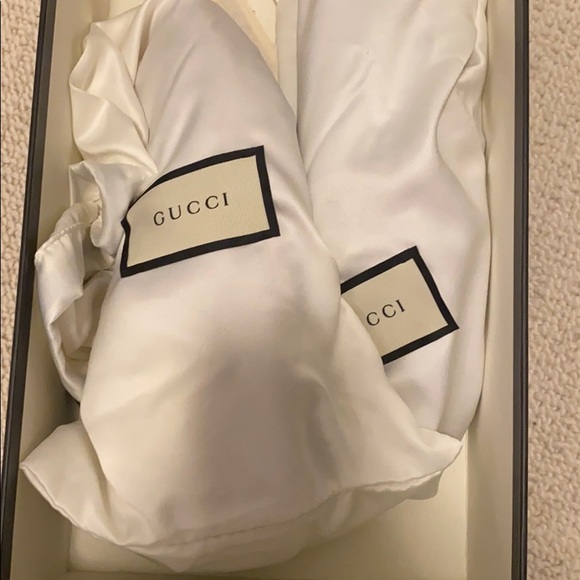 Velvet pink Gucci loafers worn 3 times - Picture 4 of 7